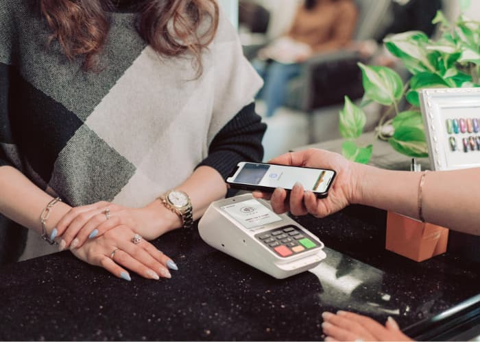 a customer using the Clover Compact POS countertop terminal