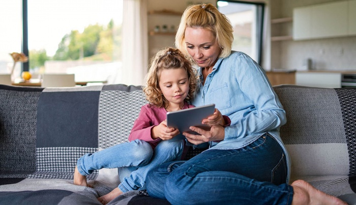 Mom teaching about finances